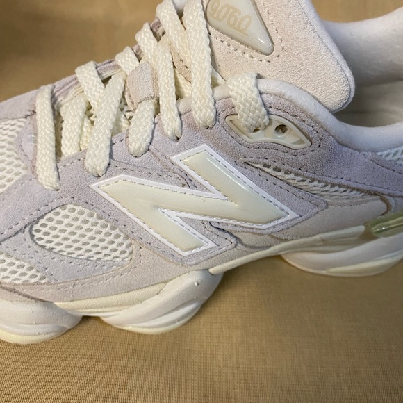 New Balance 9060 Women’s / Men’s Cream Mesh Sneakers - Picture 10 of 13